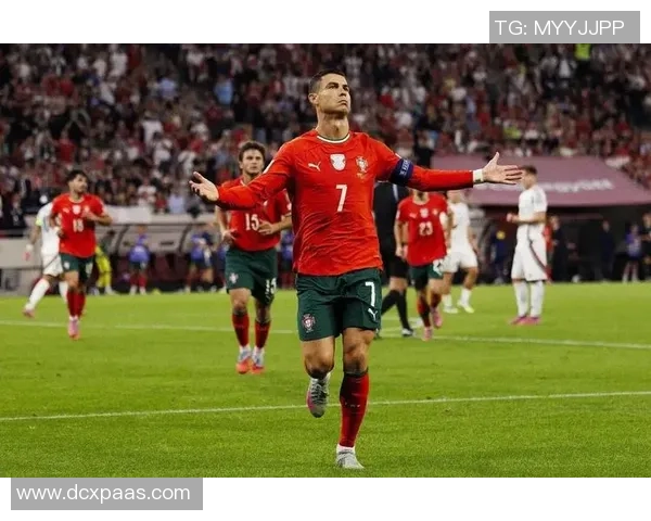 C罗进球后的经典庆祝动作揭秘 如何诠释球场上的激情与自信