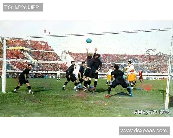 中国足球传奇老球星重聚合影见证岁月风采与辉煌历史